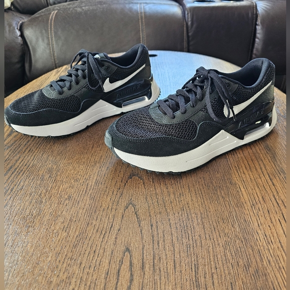 Nike Air Max Black and White Sneakers DM9537-001 Size Mens 9.5 NEW - Picture 8 of 15